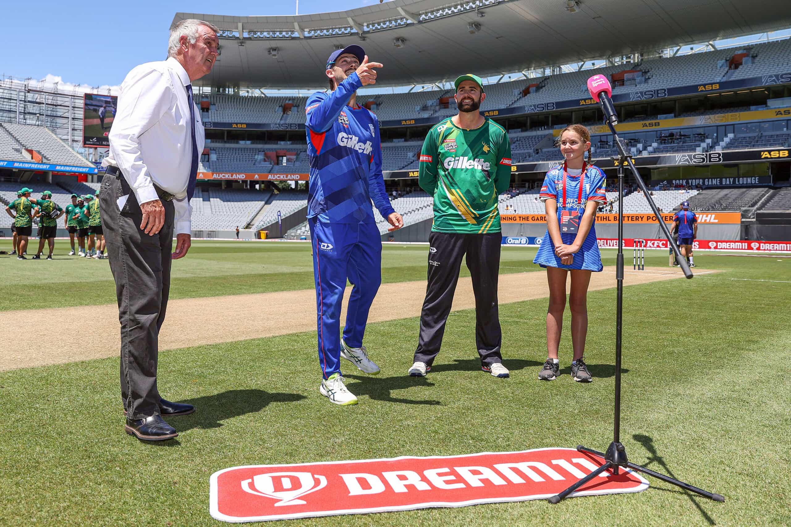 Coin Toss. Dream11 Super Smash, Auckland Aces v Central Stags, Eden Park, Auckland, Saturday 22nd January 2022. Copyright Photo: Shane Wenzlick / www.photosport.nz
