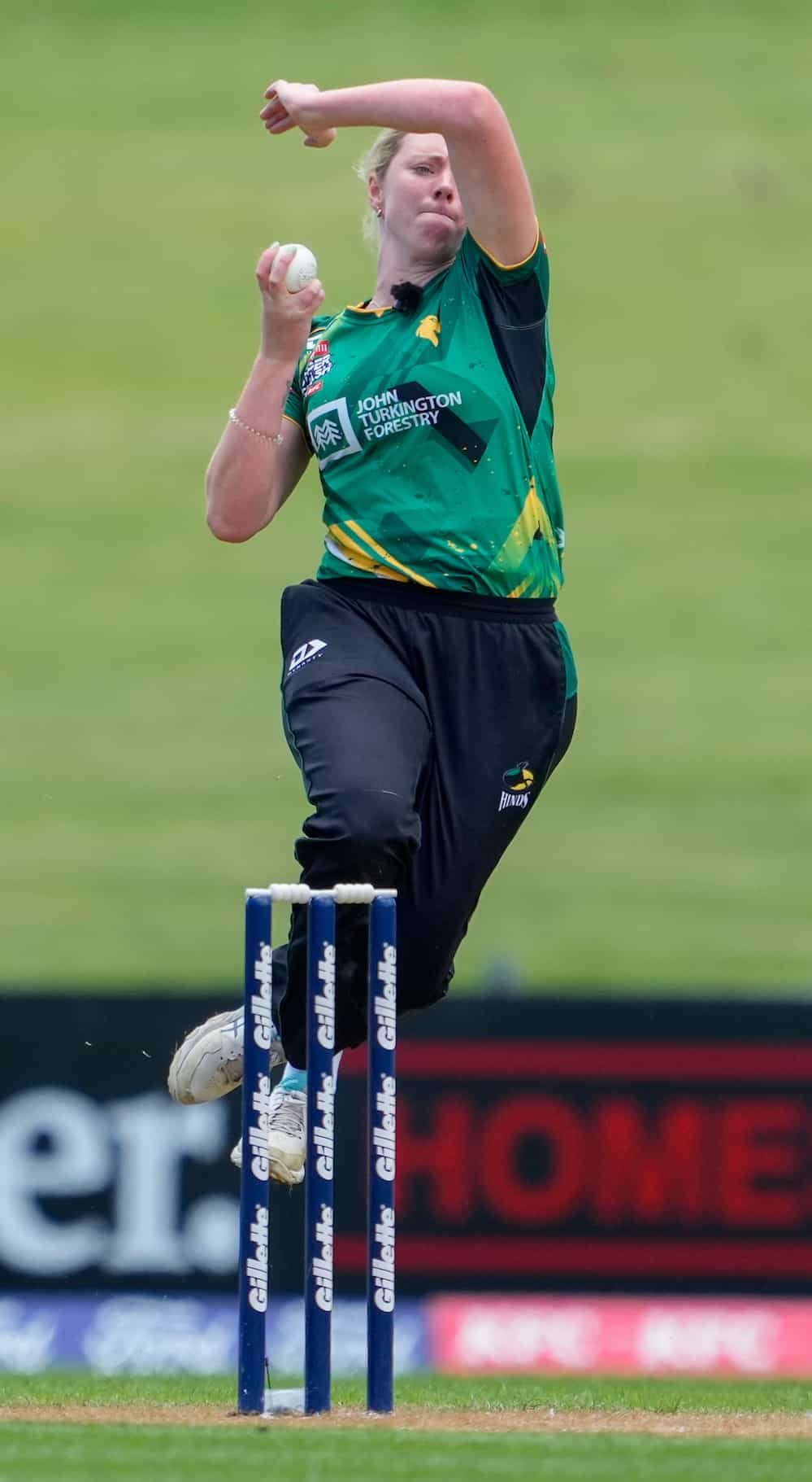 Central Hinds Claudia Green. Hinds v Sparks, Dream 11 Super Smash, McLean Park, Napier, New Zealand, Saturday 18 December 2021. Copyright photo: John Cowpland / www.photosport.nz