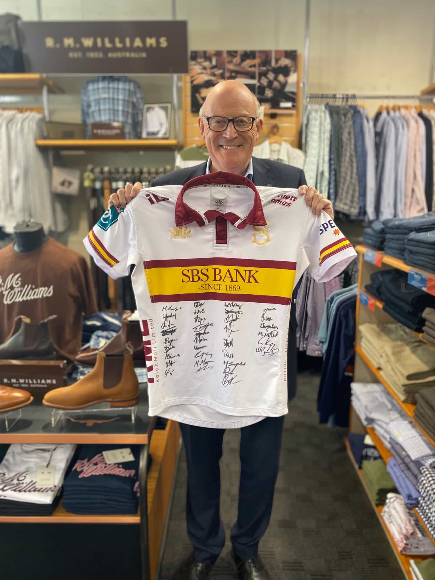 Rugby Southland Donates Over $18,000 to the Hawthorndale Care Village from SBS Bank Southland 